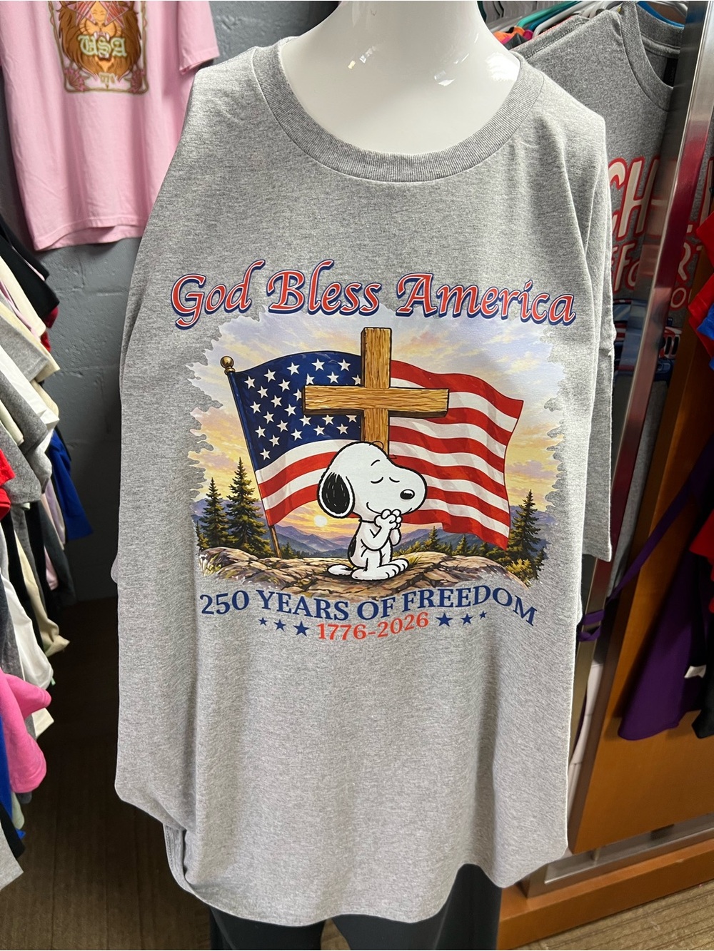 Brand new unisex T-shirt 250
